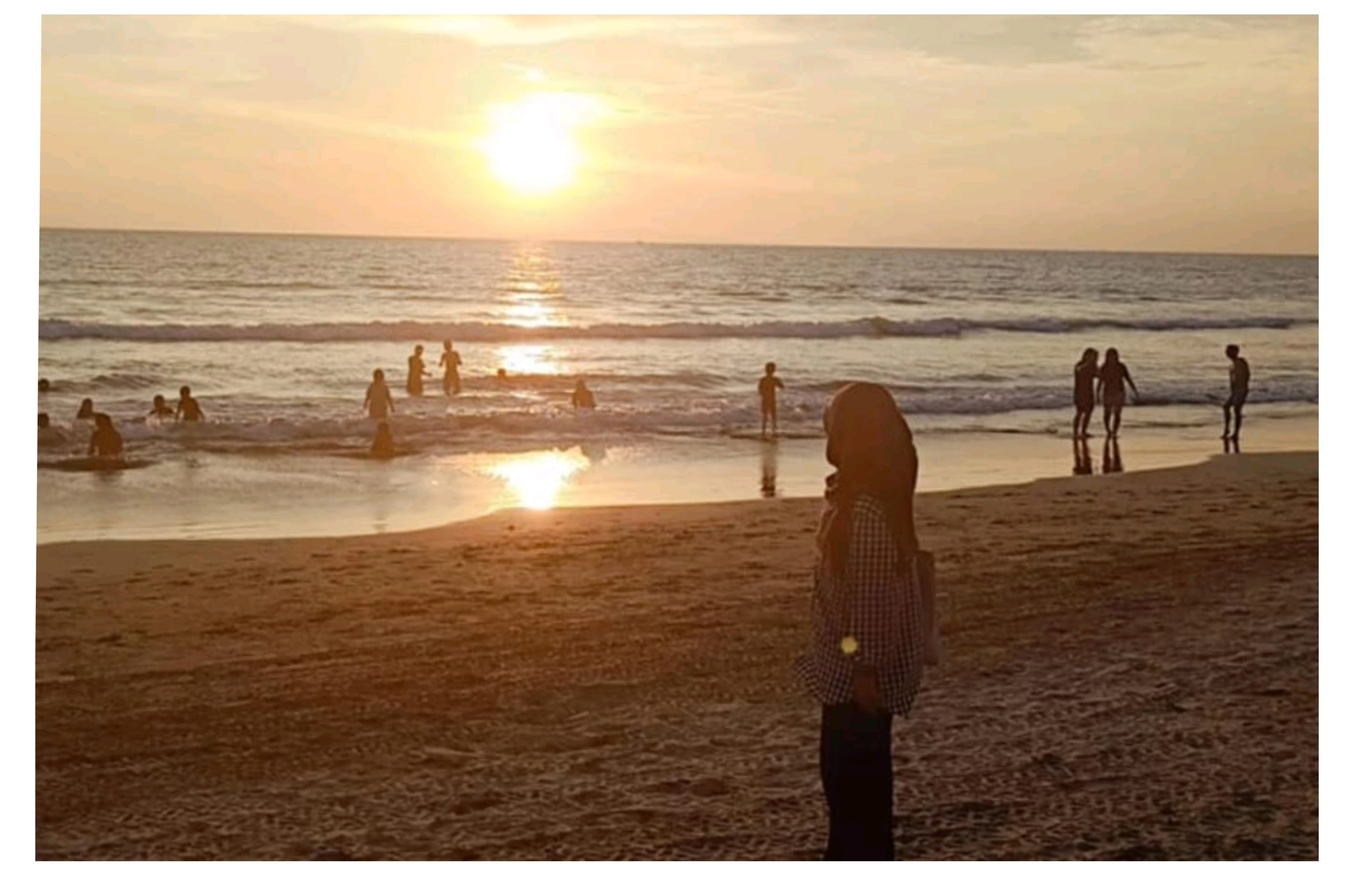 Senaya Beach Suguhkan Keindahan Senja yang Memikat, Dilengkapi dengan Wahana Berkuda