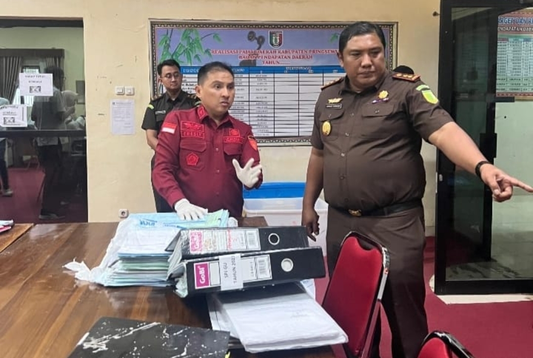 Perkuat Alat Bukti, Kejari Pringsewu Geledah Kantor Bapenda dan Rumah di Gading Rejo Terkait Kasus SPPT PBB-P2
