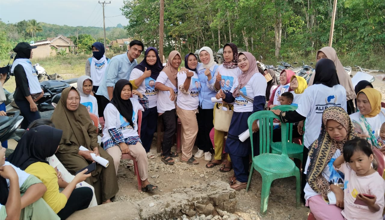 Ayu Asalasiyah Kukuhkan Tim Amanah Emak-emak di Rebang Tangkas Way Kanan 