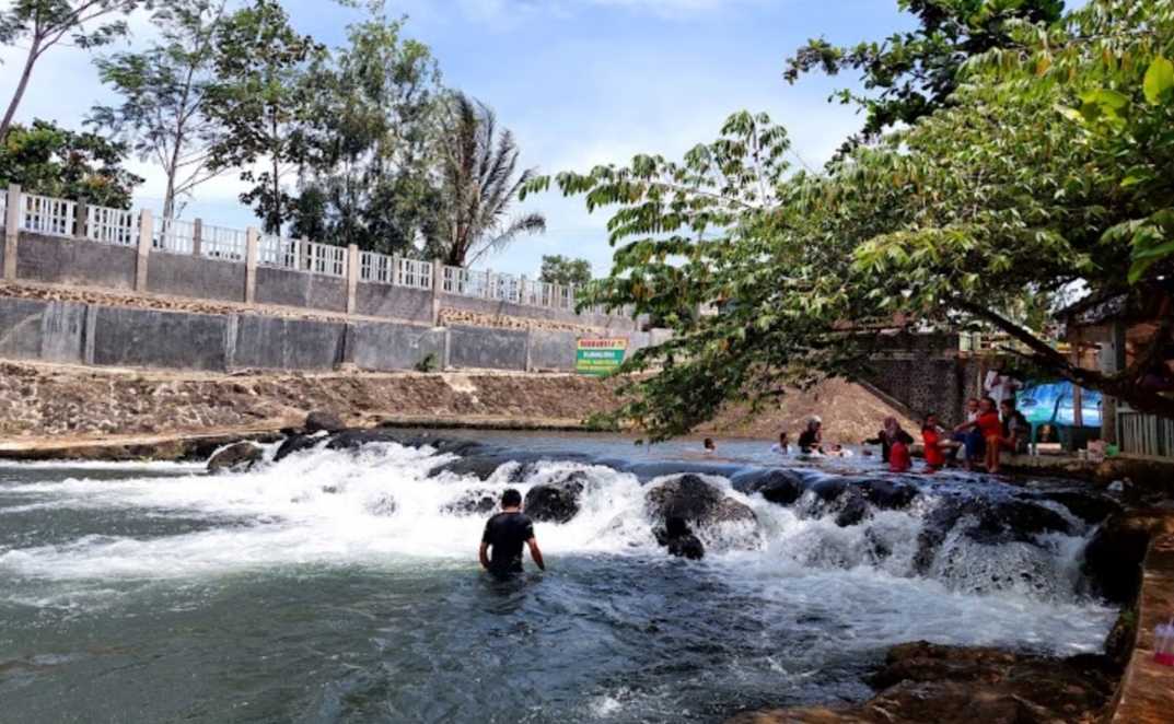 Nikmati Sensasi Terapi Ikan dan Mandi di Wisata Kali Madek Lampung Timur 