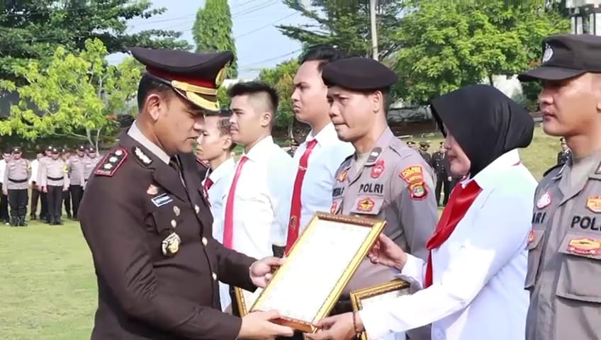 Ungkap Kasus Menonjol, 58 Personil Polres Lampura Diberi Penghargaan