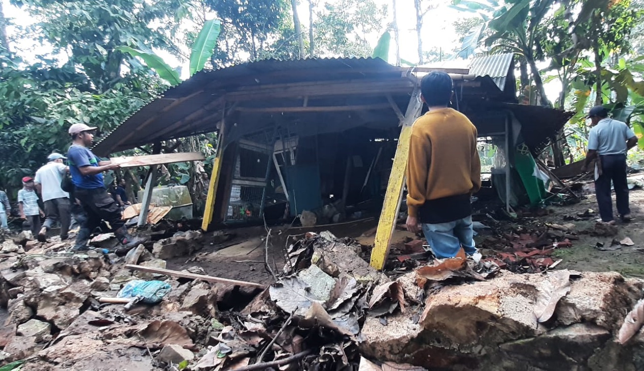 Hujan Deras, Satu Rumah di Kedaung Tersapu Banjir