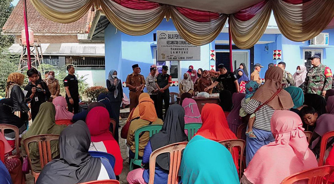 Bupati Dewi Handajani Tinjau Pasar Murah Bersubsidi di Gunung Alip 