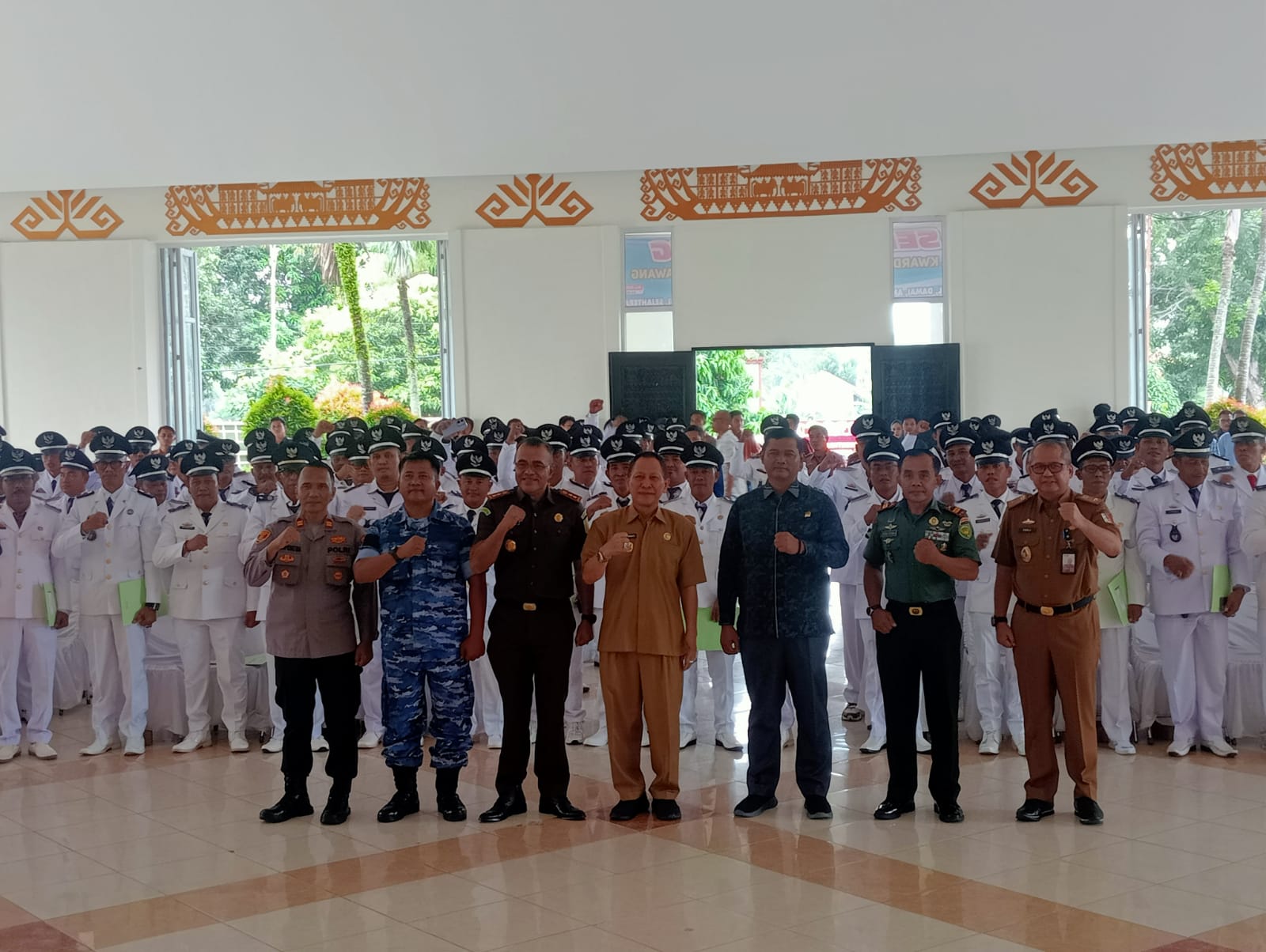 Serahkan SK Perpanjangan Masa Jabatan Kakam, Pj Bupati Tulang Bawang Titip Pesan untuk 146 Kepala Kampung