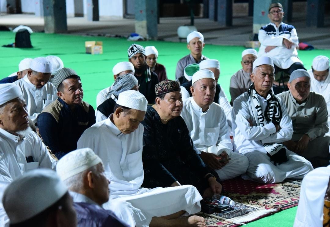 Rektor Universitas Teknokrat Indonesia Ikut Itikaf Mbayan Subuh di Masjid Agung Al Hijrah