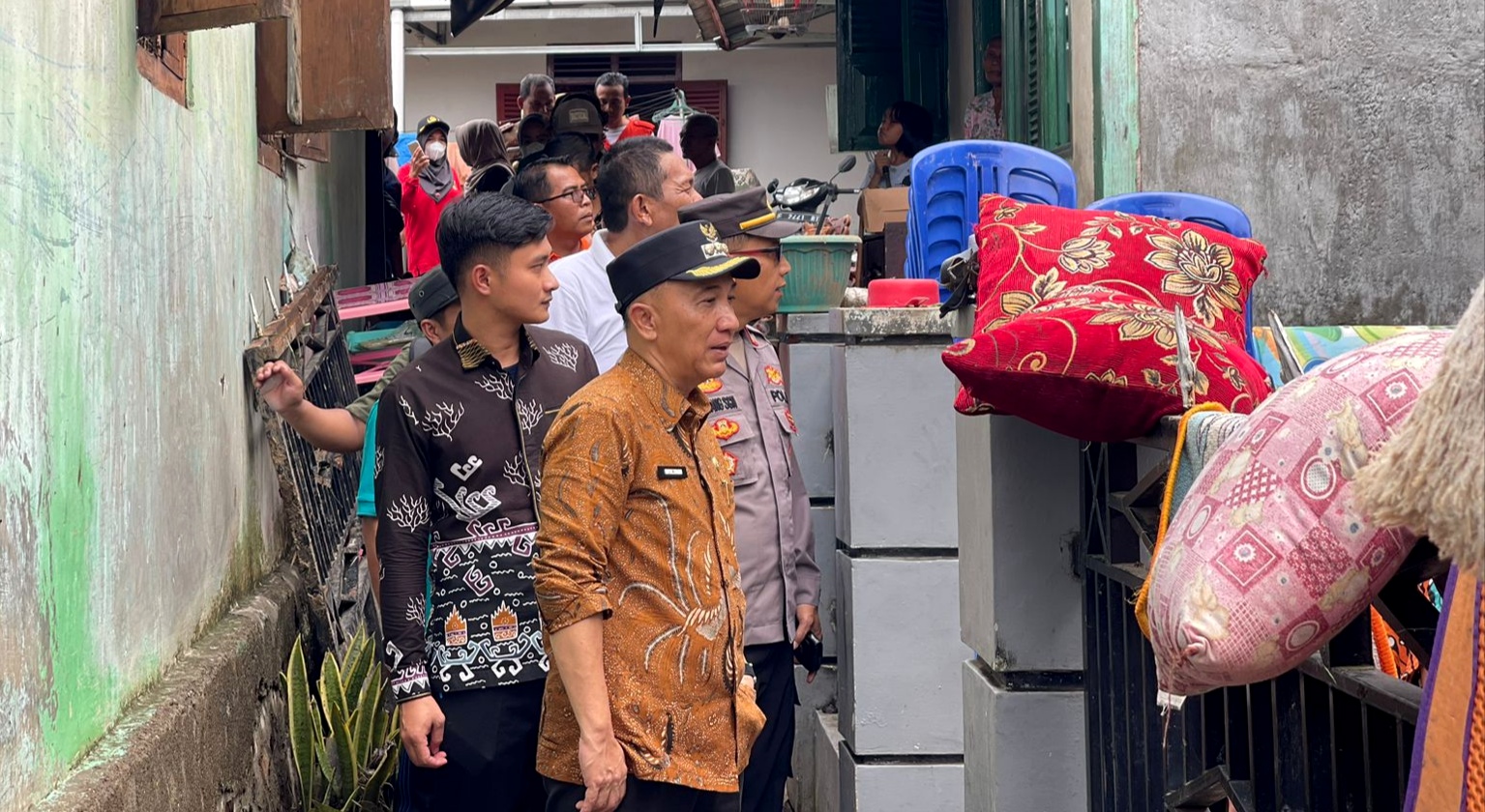 Pj Bupati dan Sekkab Tinjau Kecamatan Terdampak Longsor dan Banjir di Tanggamus Lampung 