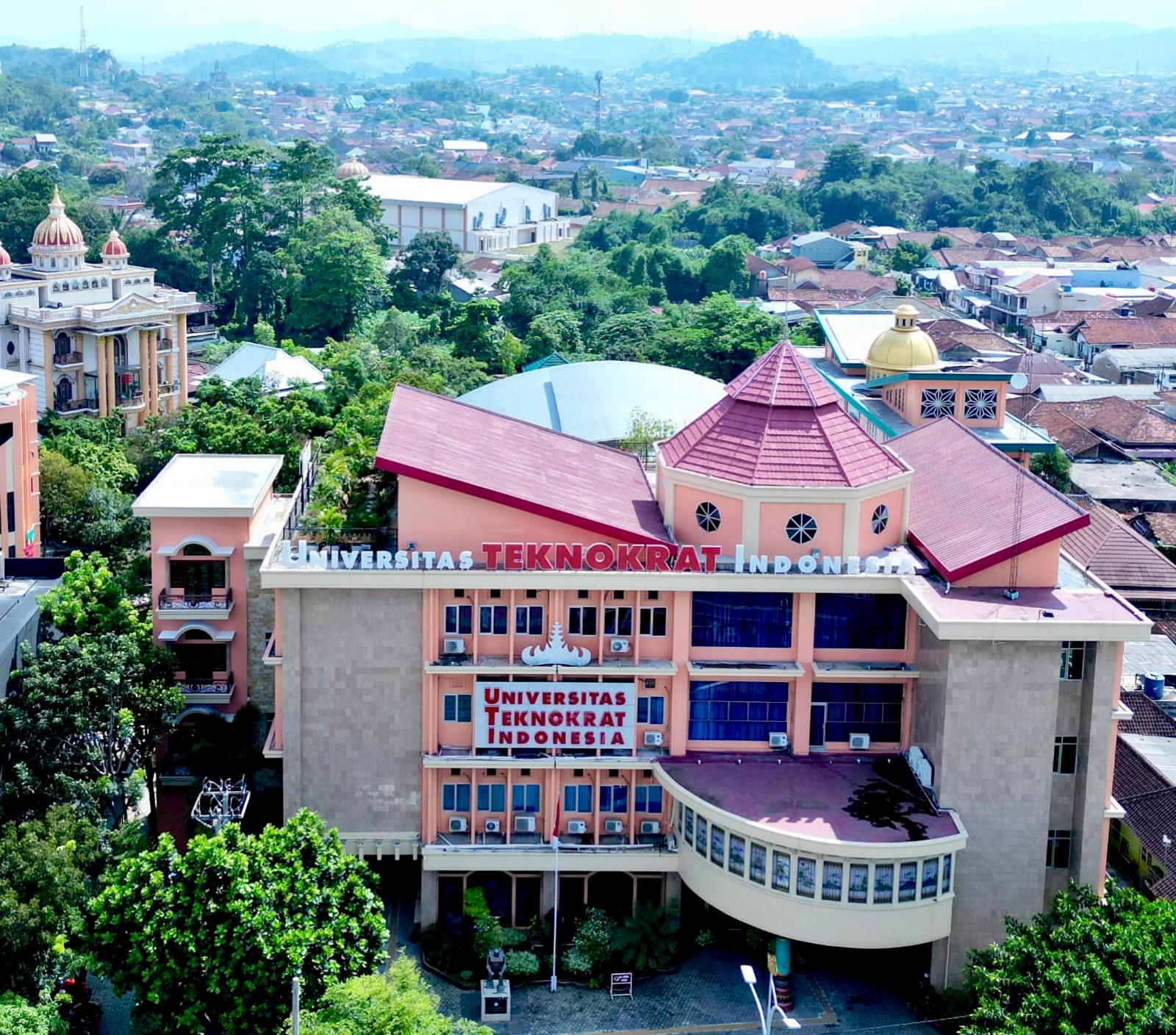 Universitas Teknokrat Indonesia Awali 2026 Dengan Prestasi Gemilang: Terbaik Nasional Versi Webometrics