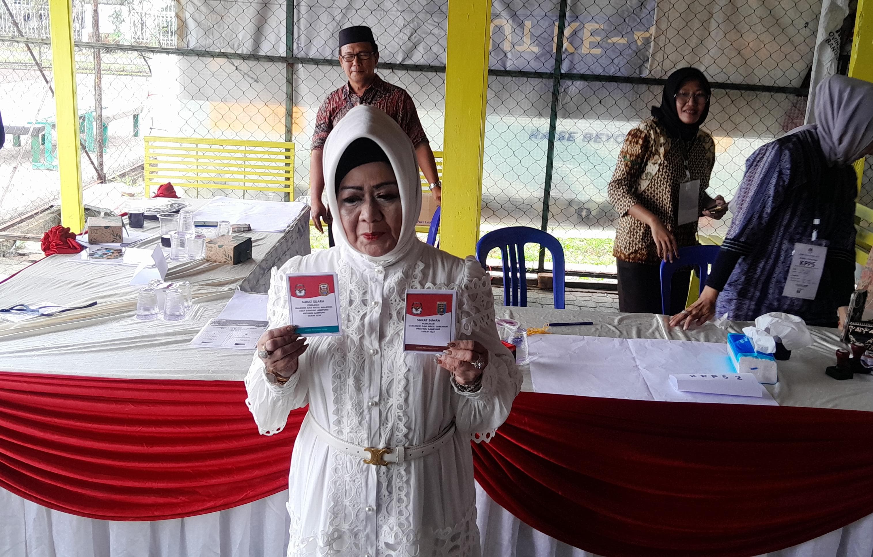 Coblos di TPS 13, Reihana Optimis 60% Hasil Positif Fokus pada Perubahan untuk Kota