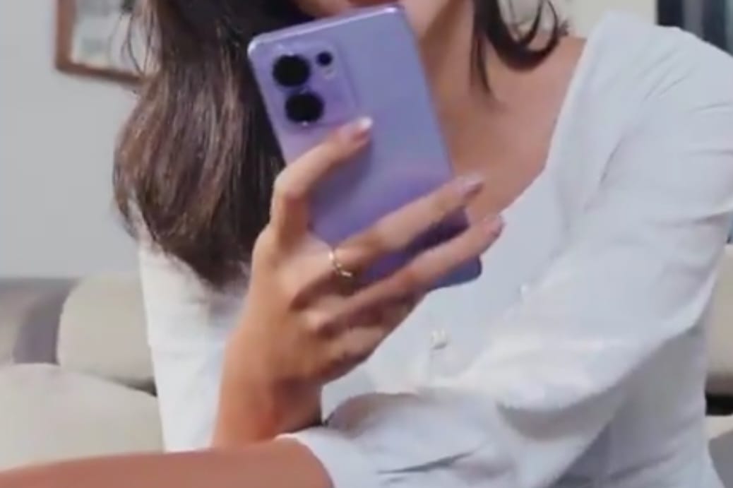 Perbandingan Spesifikasi dan Performa OPPO Reno 15 vs OPPO Reno 14, Mana yang Lebih Worth It?