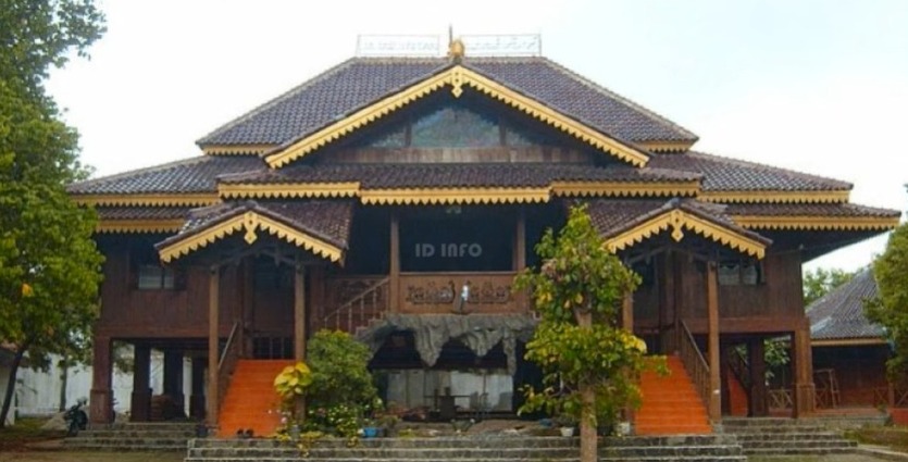 Rumah Adat Lampung Berdasarkan Jenisnya