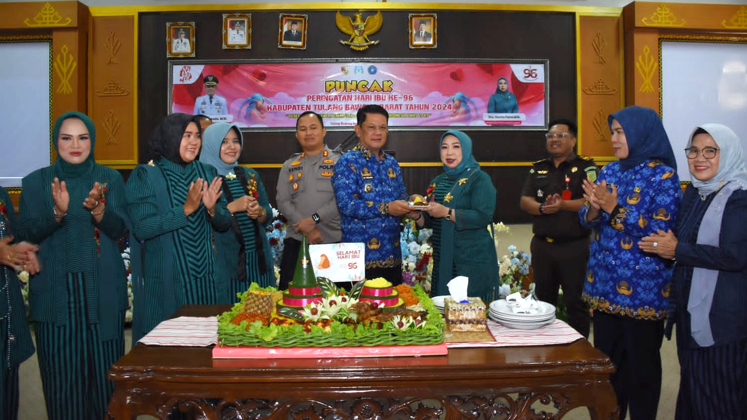 Pj Bupati Tubaba M. Firsada Sampaikan Pidato Menteri PPPA pada Puncak Perayaan Hari Ibu