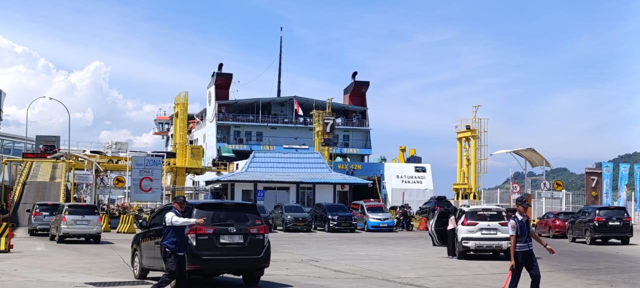 H+1 Lebaran Idul Fitri, 25.332 Kendaraan Balik ke Pulau Jawa