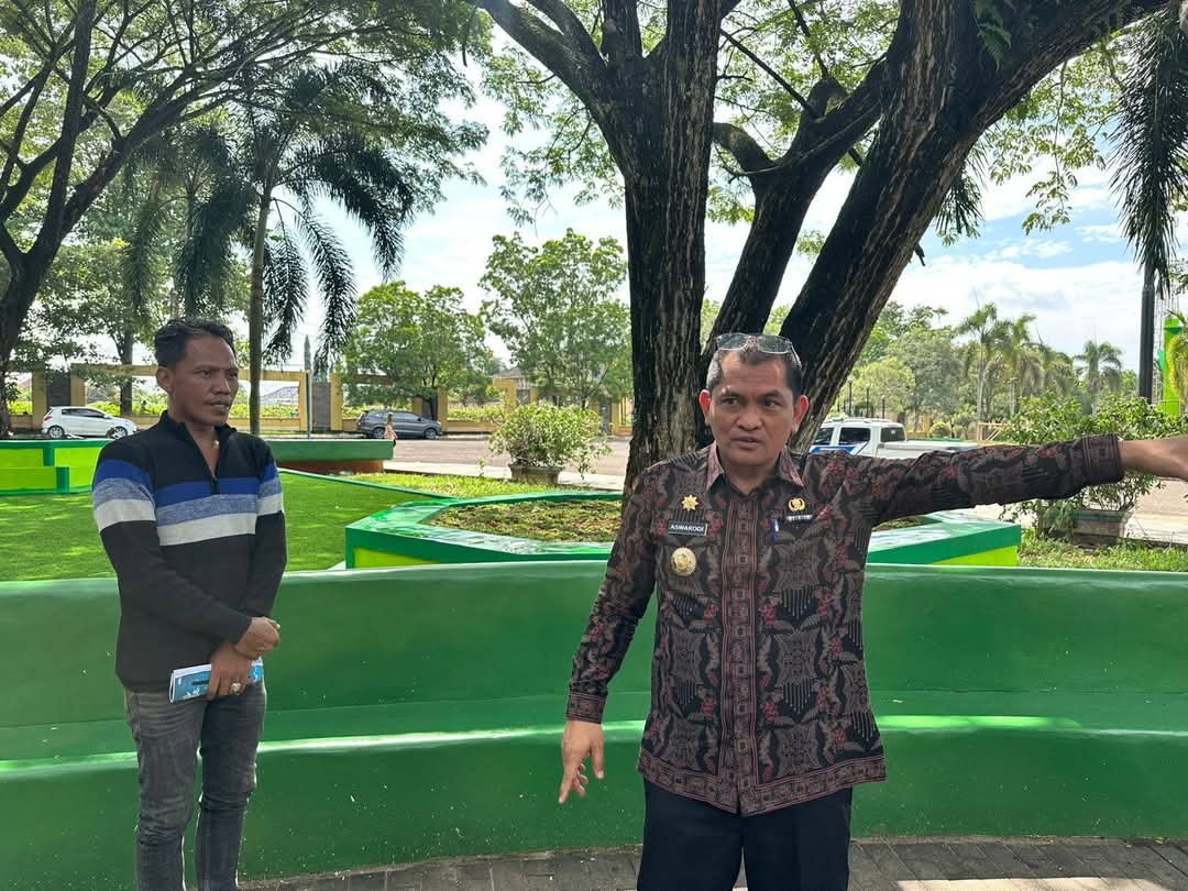 Aswarodi Tinjau Perbaikan Gedung Islamic Center Kotabumi