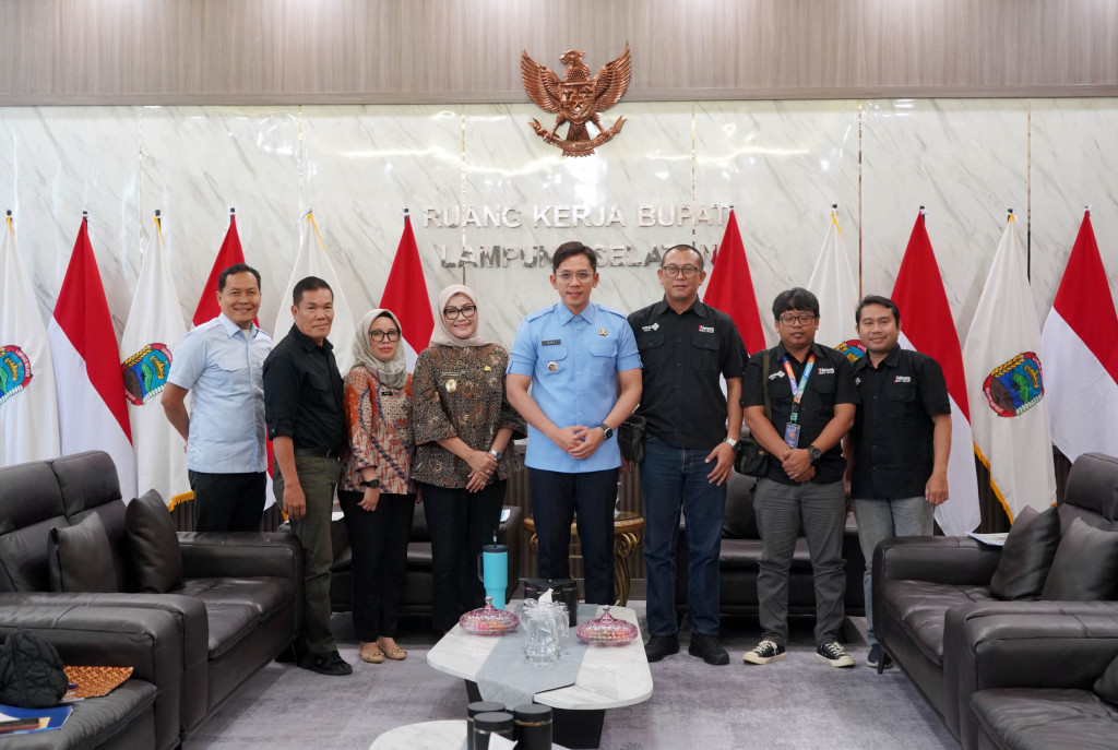 Bupati Lampung Selatan Egi Terpilih Raih Anti Social Boundaries Leader Award 