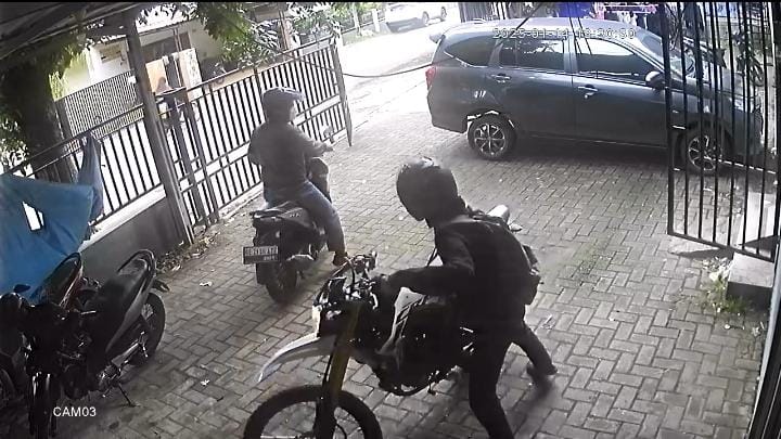 Baru Dibeli Tiga Hari, Sepeda Motor Honda CRF Dicuri Maling, Aksinya Terekam CCTV