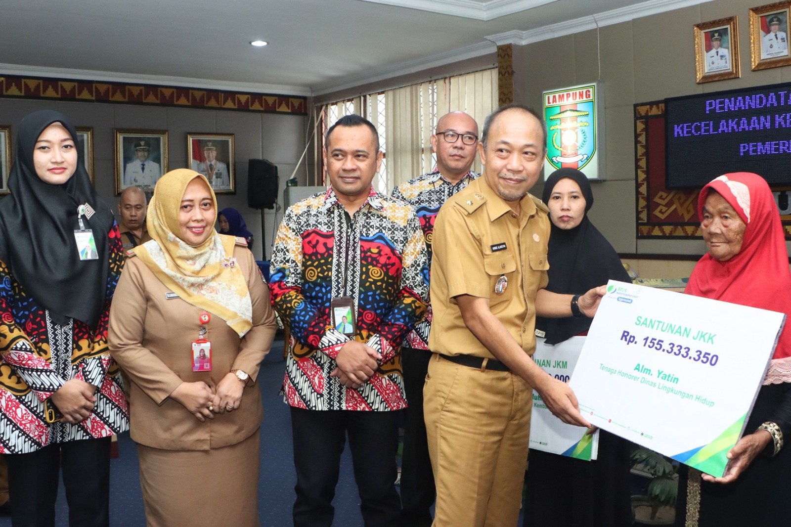 Alhamdulillah, Pemkab Lampung Utara Serahkan Bantuan BPJS
