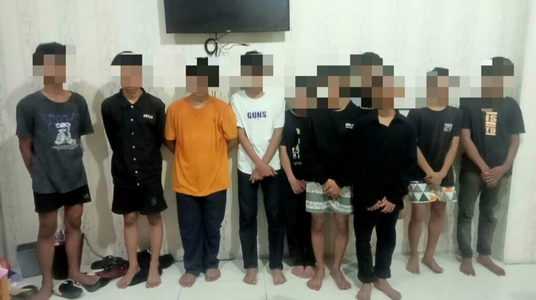 10 Remaja Anggota Geng Motor Kedapatan Bawa Celurit hingga Pedang, Basecamp pun Turut Digeledah Polisi