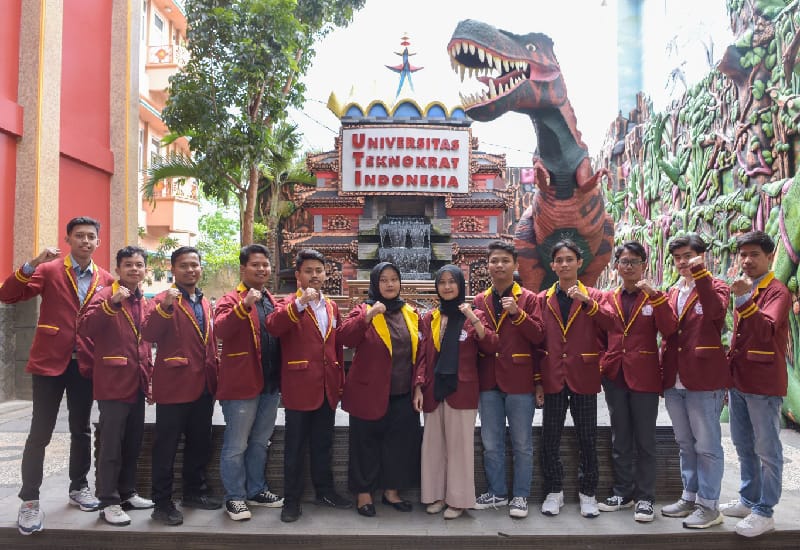 Mahasiswa UTI lolos Program Magang Independen dan Bangkit