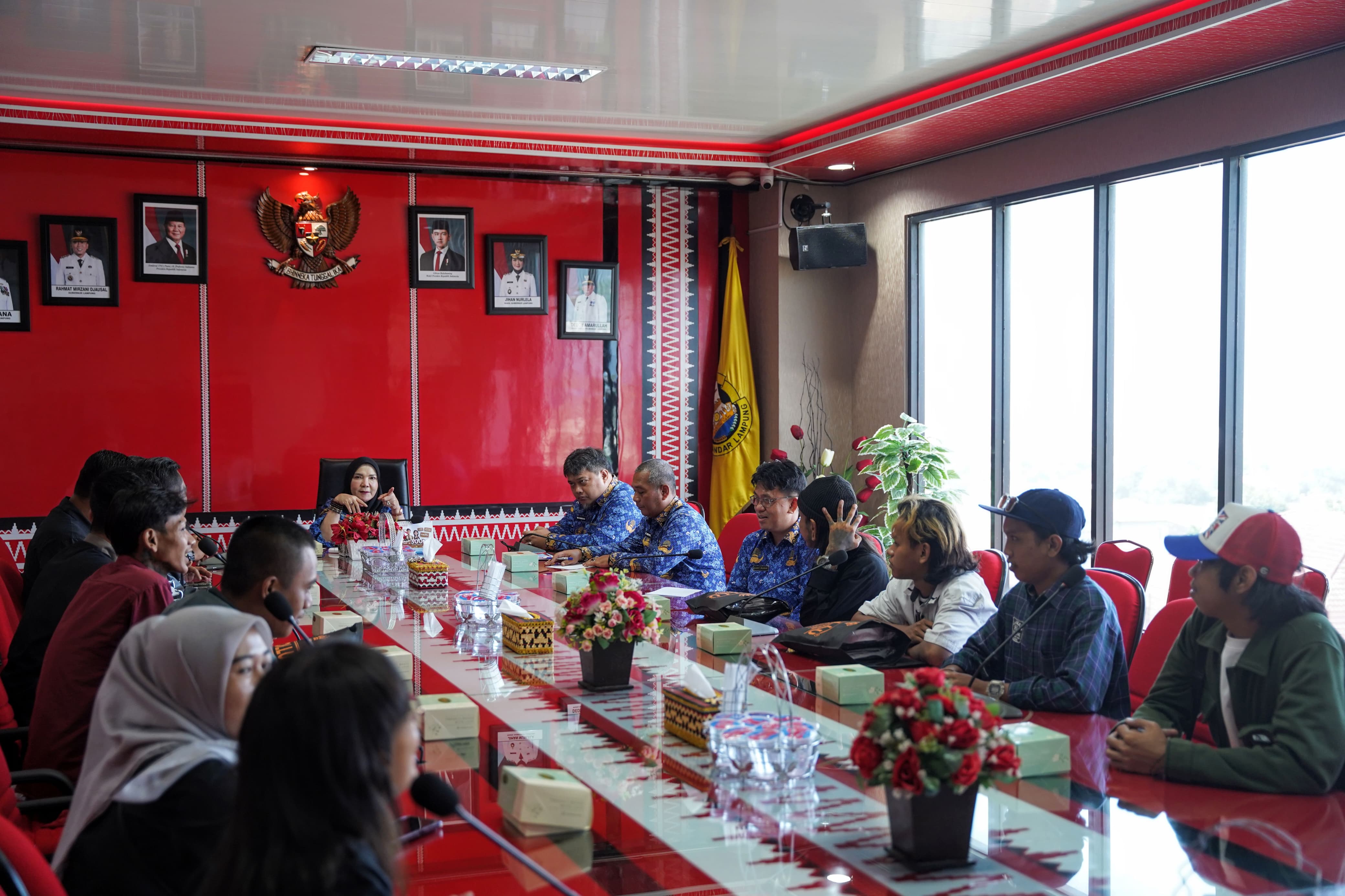 Apresiasi Karya Seni, Wali Kota Bandar Lampung Berangkatkan 7 Seniman Mural Umroh