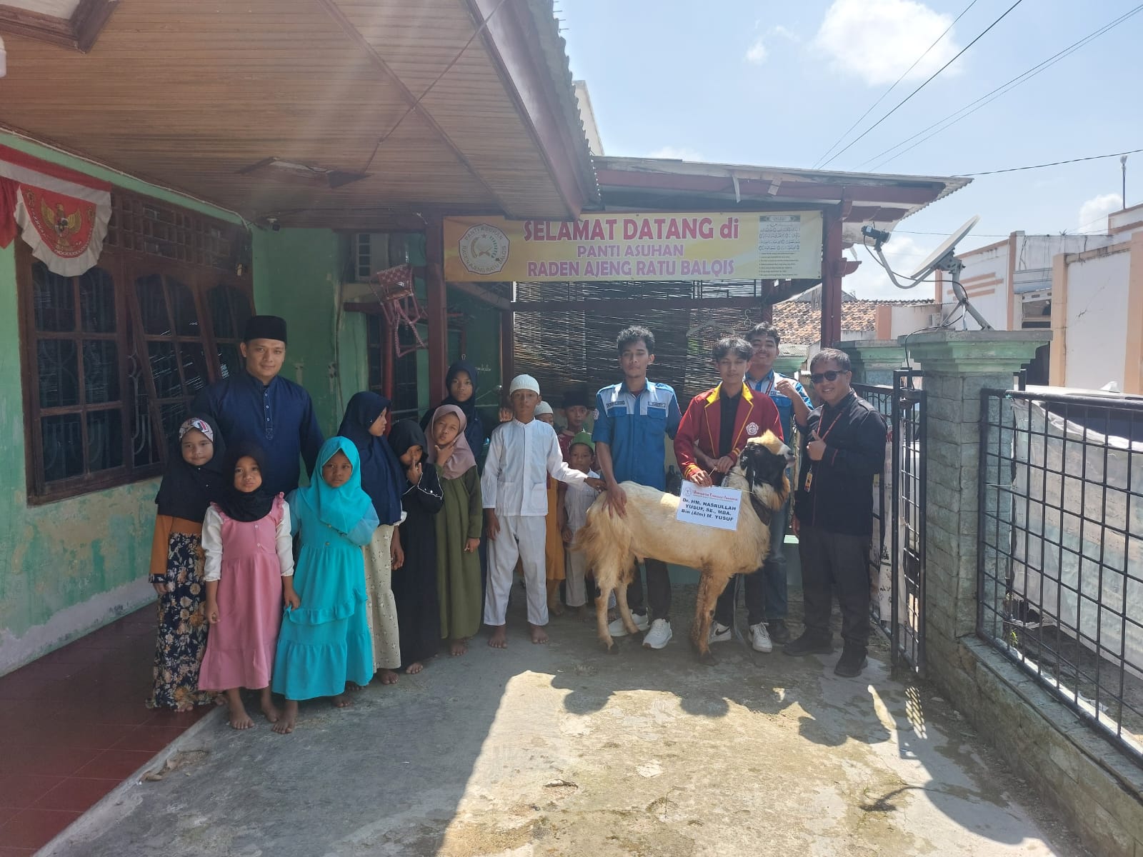 Universitas Teknokrat Indonesia Salurkan Hewan Kurban di Berbagai Lokasi