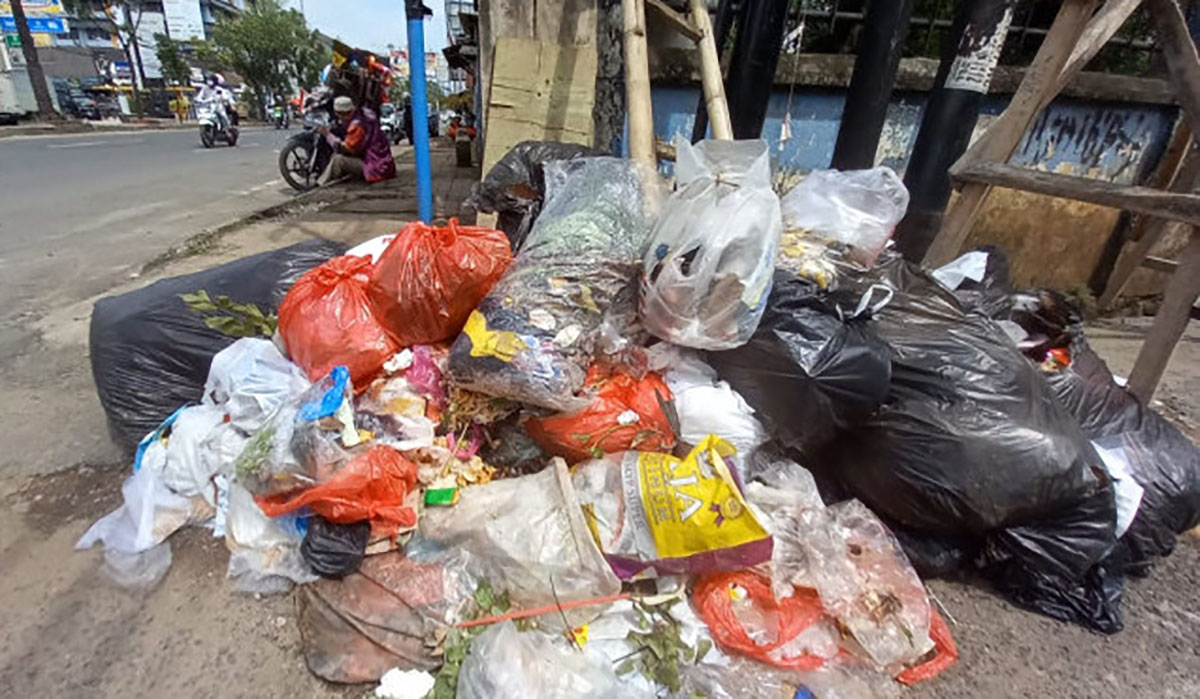 Siapkan Kontainer untuk Tempat Pembuangan Sampah Sementara di Tanggamus