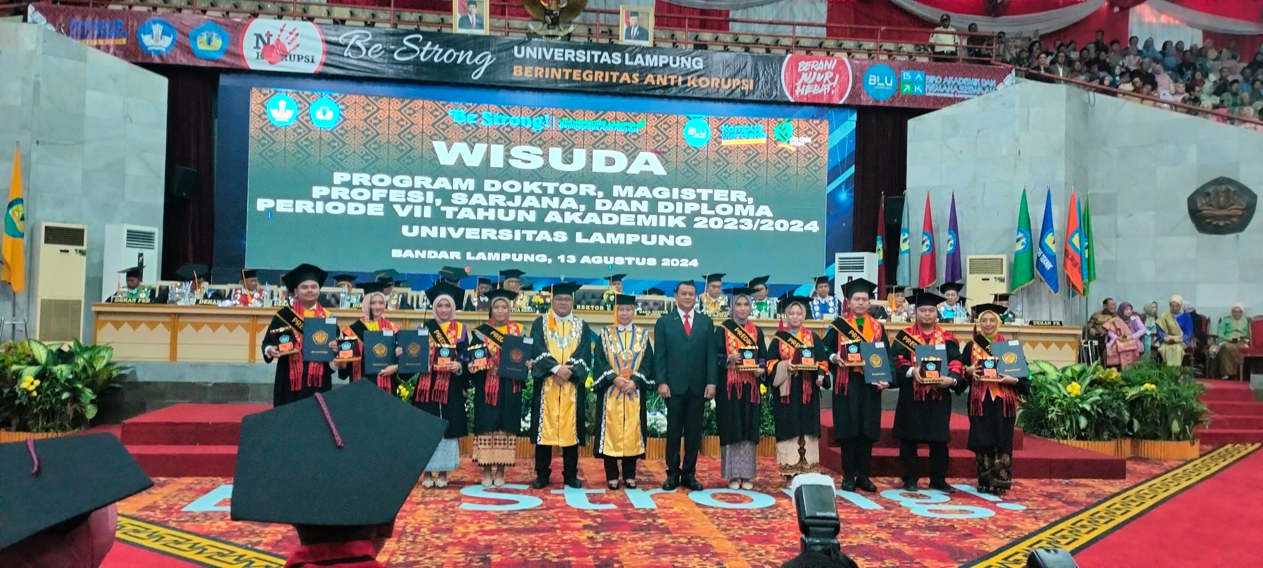 Unila Mewisuda 823 Wisudawan/ti pada Periode Ke VII Tahun 2023/2024