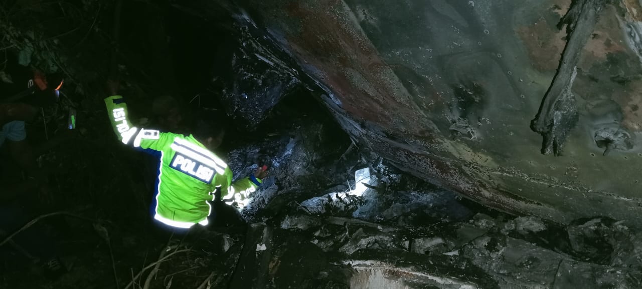 Bus Terjun Ke Jurang Hingga Terbakar di Pesisir Barat, Tiga Orang Meninggal