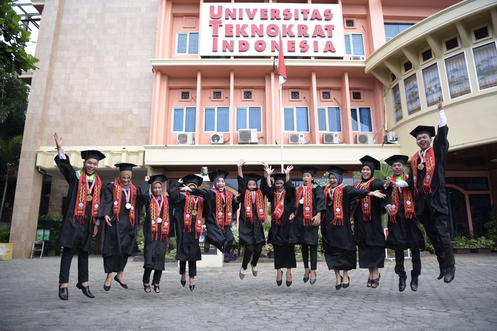 Keren! Universitas Teknokrat Indonesia Raih Peringkat 2 PTS Terbaik Indonesia Versi Unirank