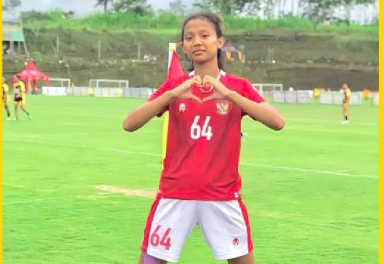 Mahasiswi UTI Jadi Salah Satu Atlet Sepak Bola Putri Indonesia, Bersiap Berlaga di Prancis