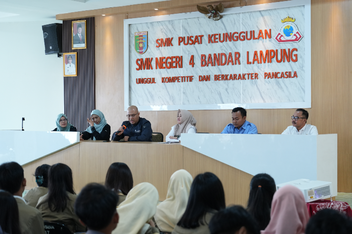 Teknokrat dan IIUM Sukses Gelar PkM Internasional di SMK Negeri 4 Bandar Lampung