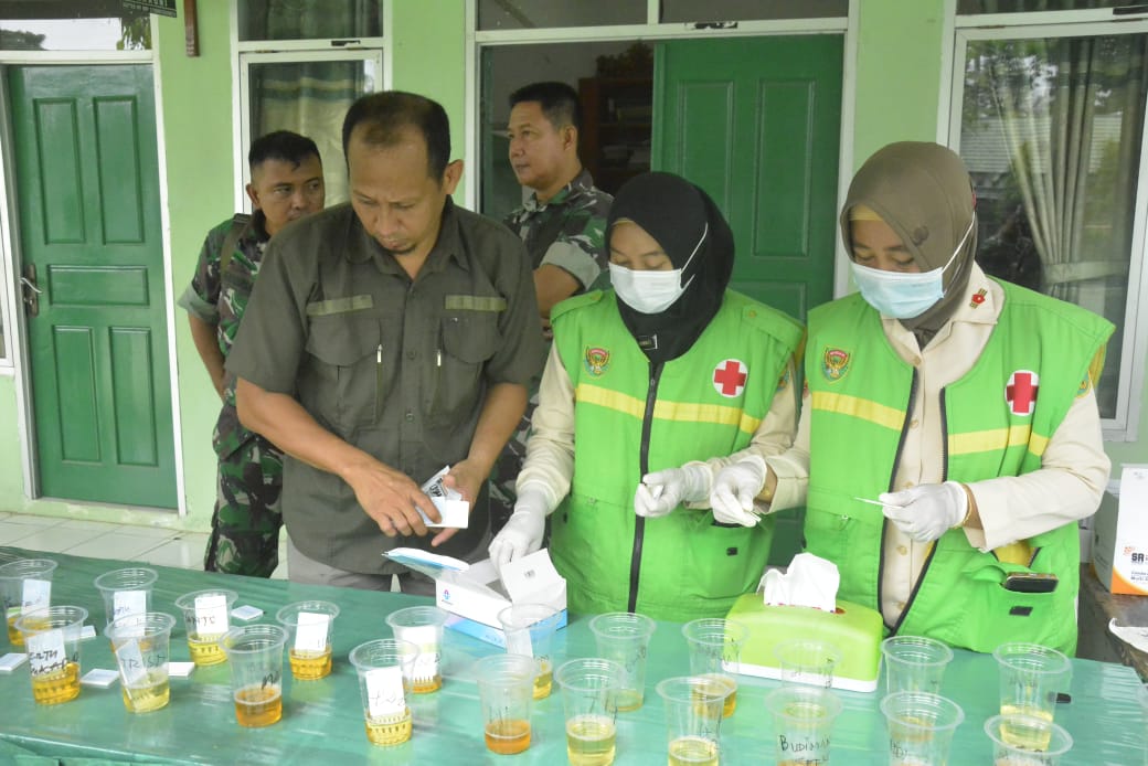 Puluhan Prajurit TNI AD Tulang Bawang Tiba-Tiba Dicek Urine, Ini Hasilnya