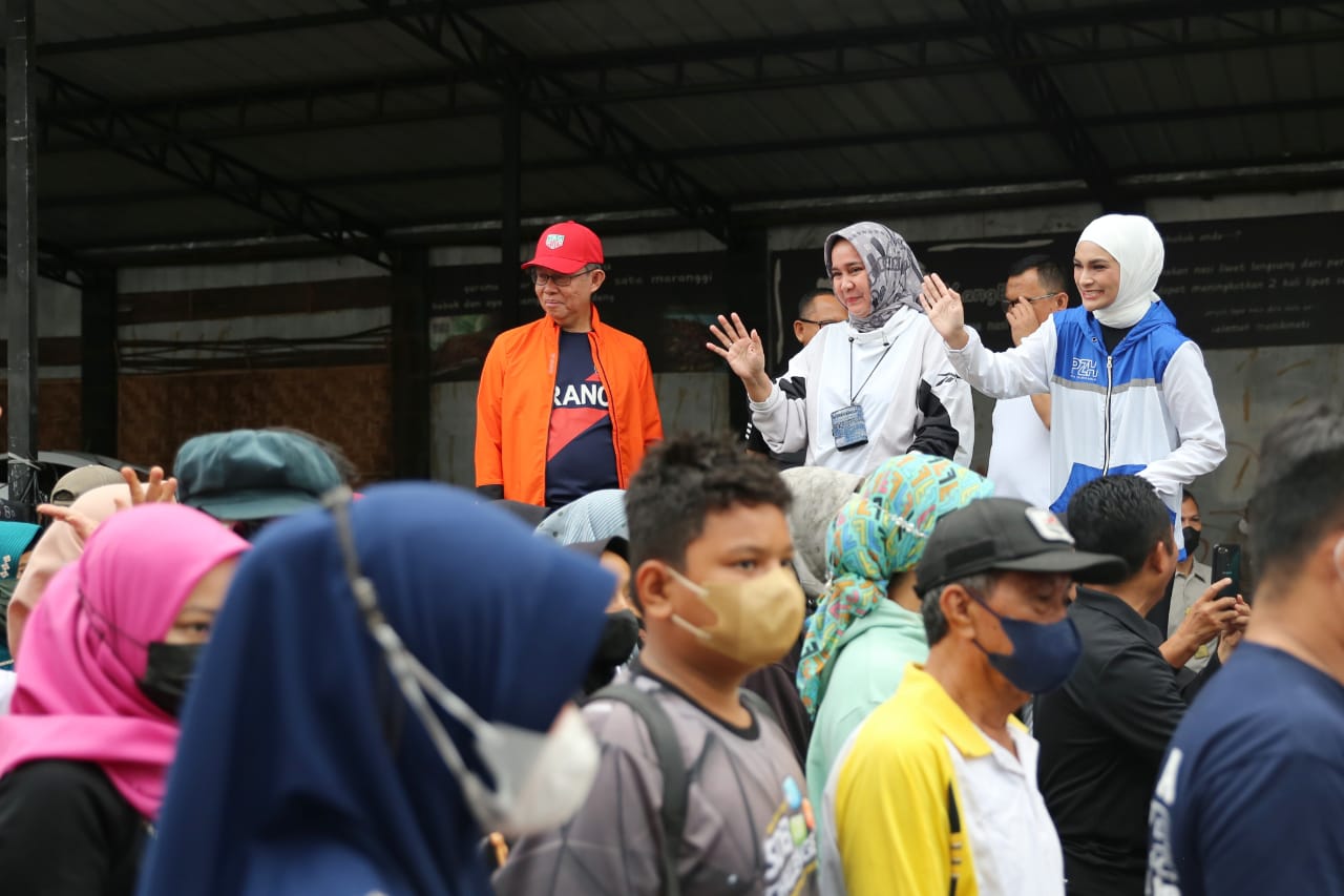 Putri Zulkifli Hasan Antusias Sukseskan Jalan Sehat Radar Lampung