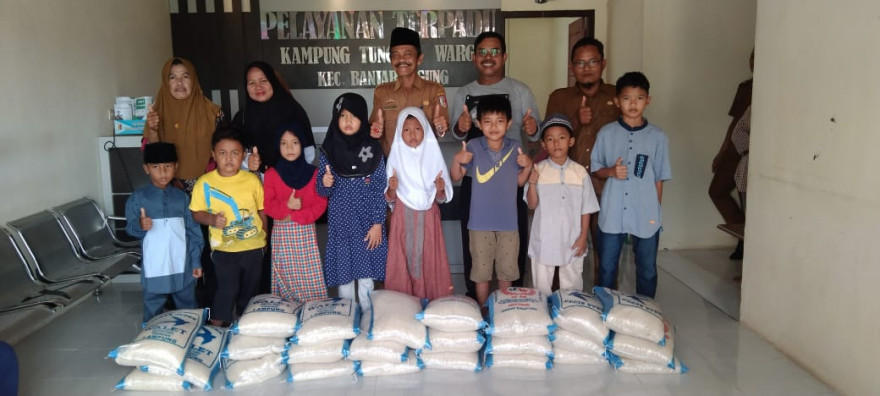 Alhamdulillah, Anak Yatim di Kampung Tunggal Warga Banjar Agung Dapat Bantuan Beras