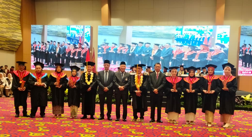 Wisuda Sarjana ke-48 UTB Lampung: Cetak 305 Lulusan Berkualitas dan Berintegritas