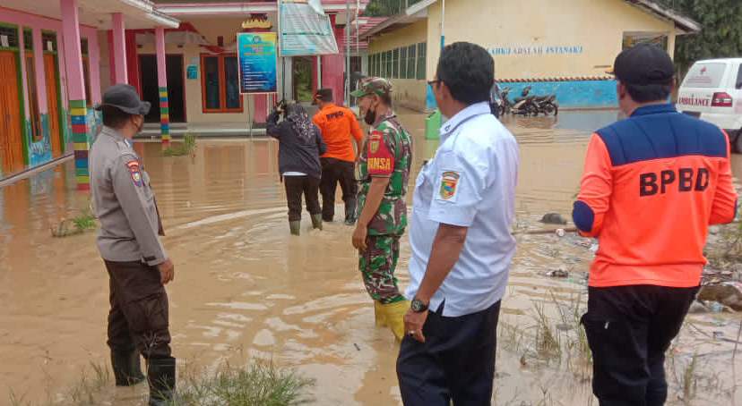 Dapur Umum Penanggulangan Banjir di Kecamatan Semaka Tanggamus Ditutup 