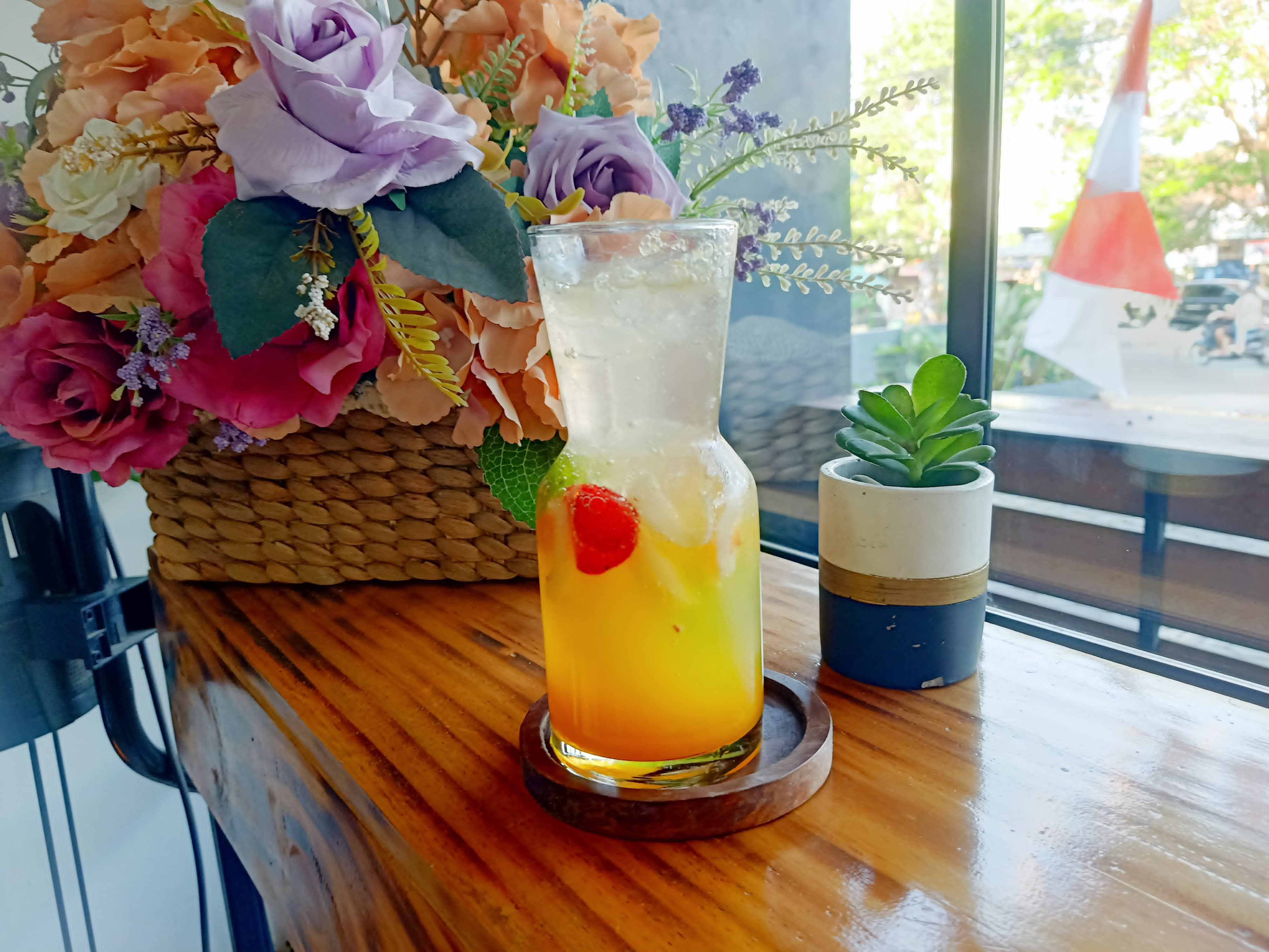 Penggemar Minuman Buah Segar Merapat, Beragam Minuman Buah Enak  di Dijis Kopi, Cafe & Resto