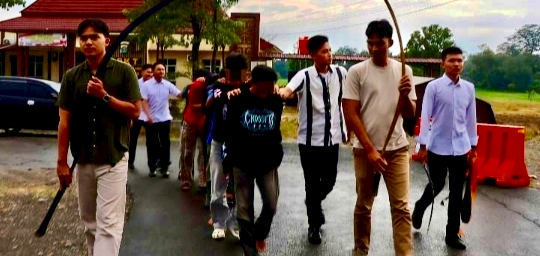 8 Remaja Diduga Geng Motor Di Pringsewu Diringkus Polisi,​ Bawa Klewang 1,6 Meter dan Gear Modifikasi