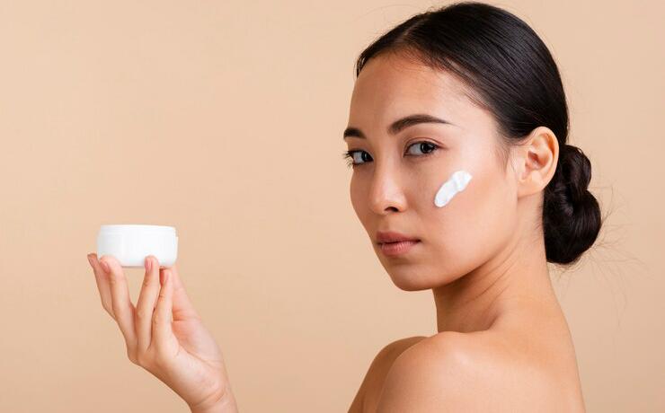 4 Tips Memilih Skincare yang Tepat untuk Hilangkan Flek Hitam di Wajah
