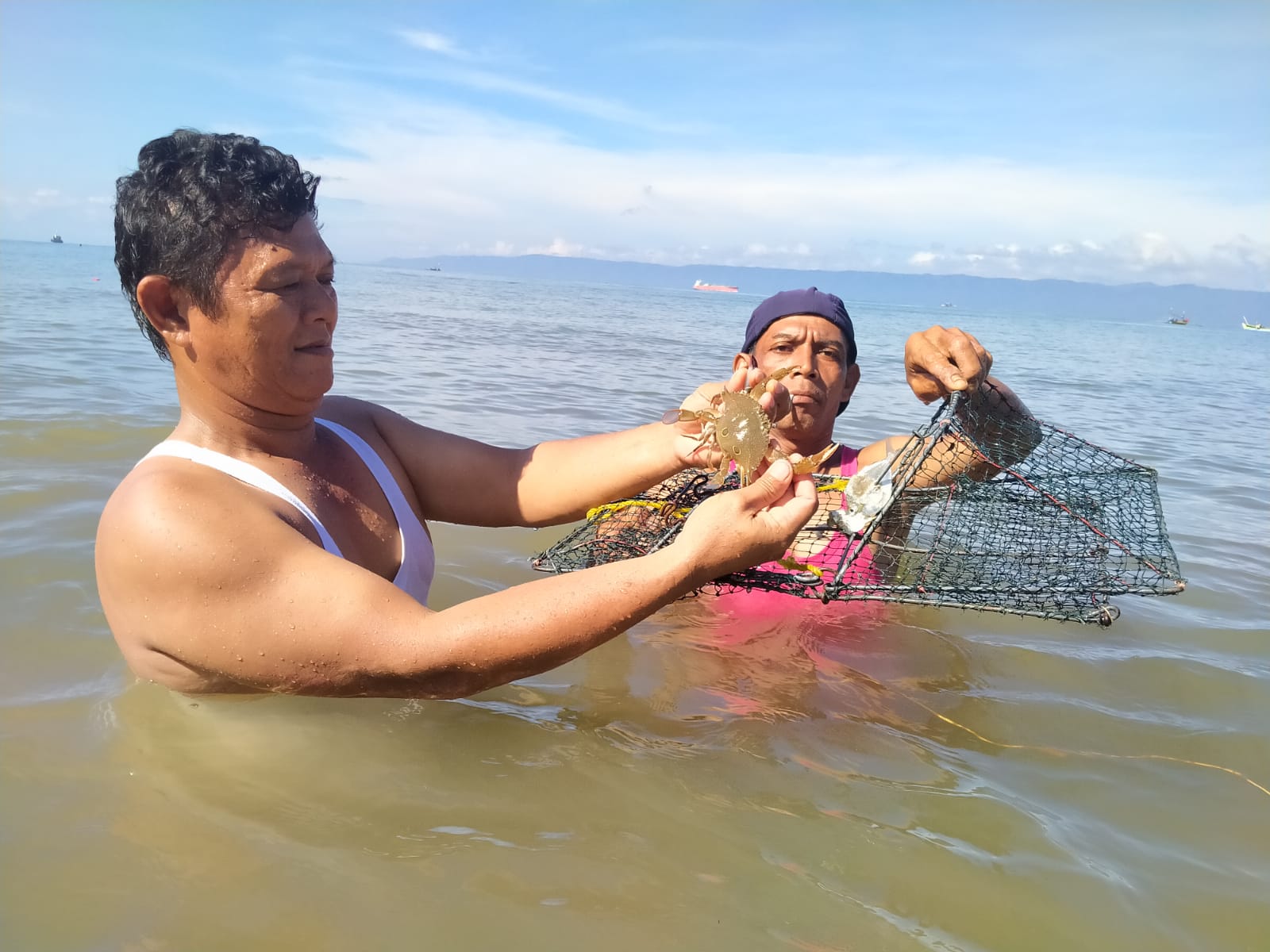 Berlibur Sambil Menjaring Kepiting Rajungan di Teluk Semaka Kotaagung 