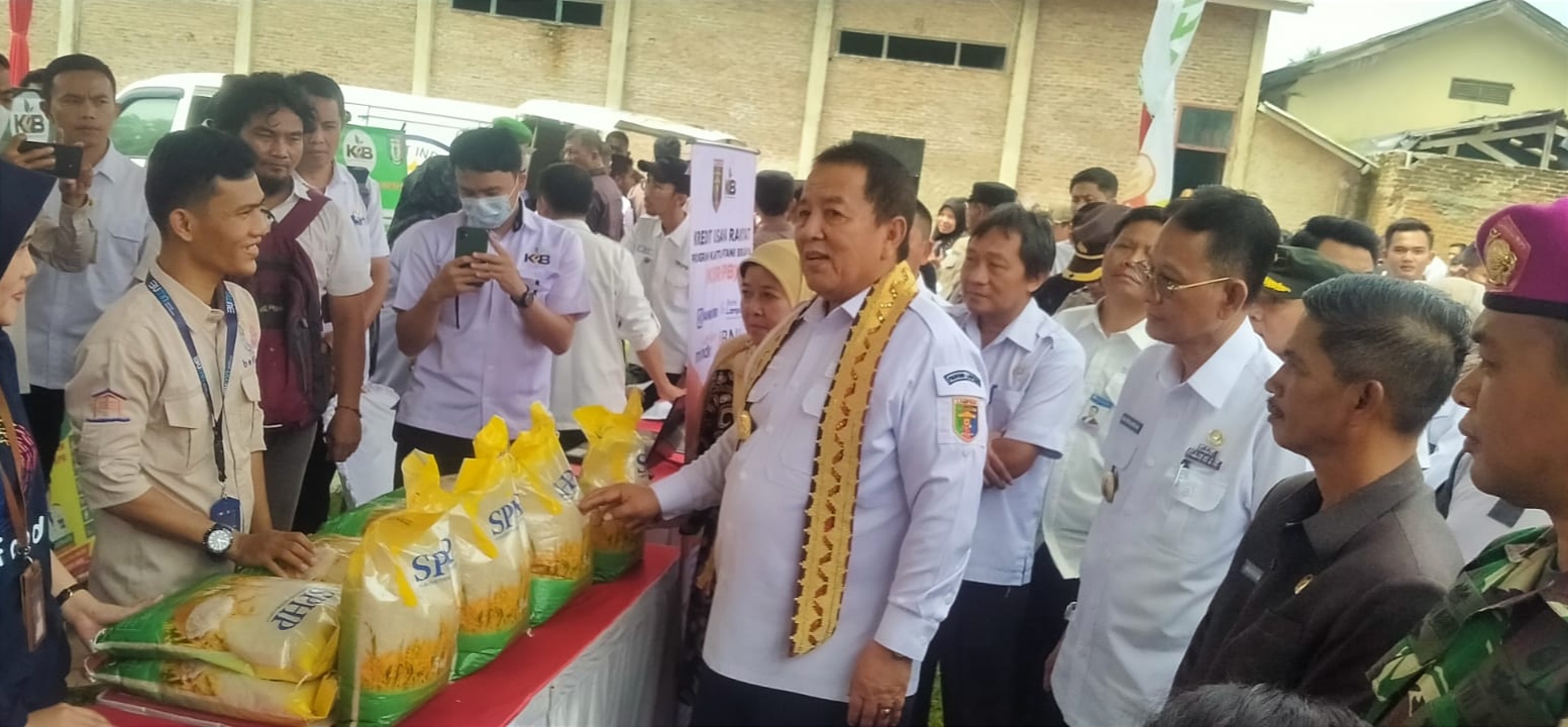 Gubernur Lampung Lepas Bantuan Pangan Beras Pemerintah di Pringsewu