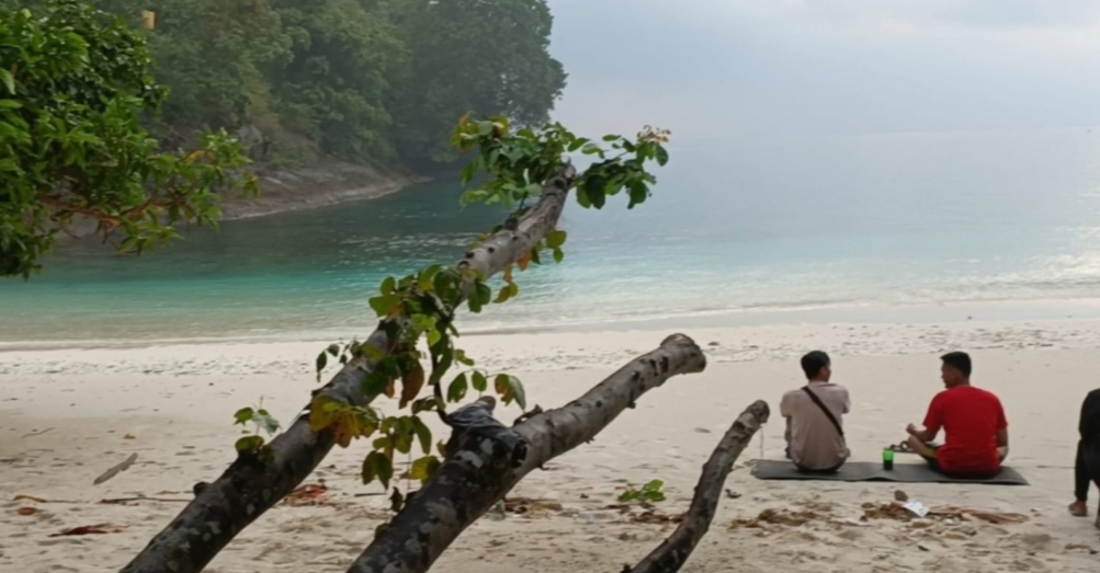 Pantai Teluk Hantu disebut Wisata Hidden Gems Pesawaran Lampung , Hipnotis Siapapun Memandangnya