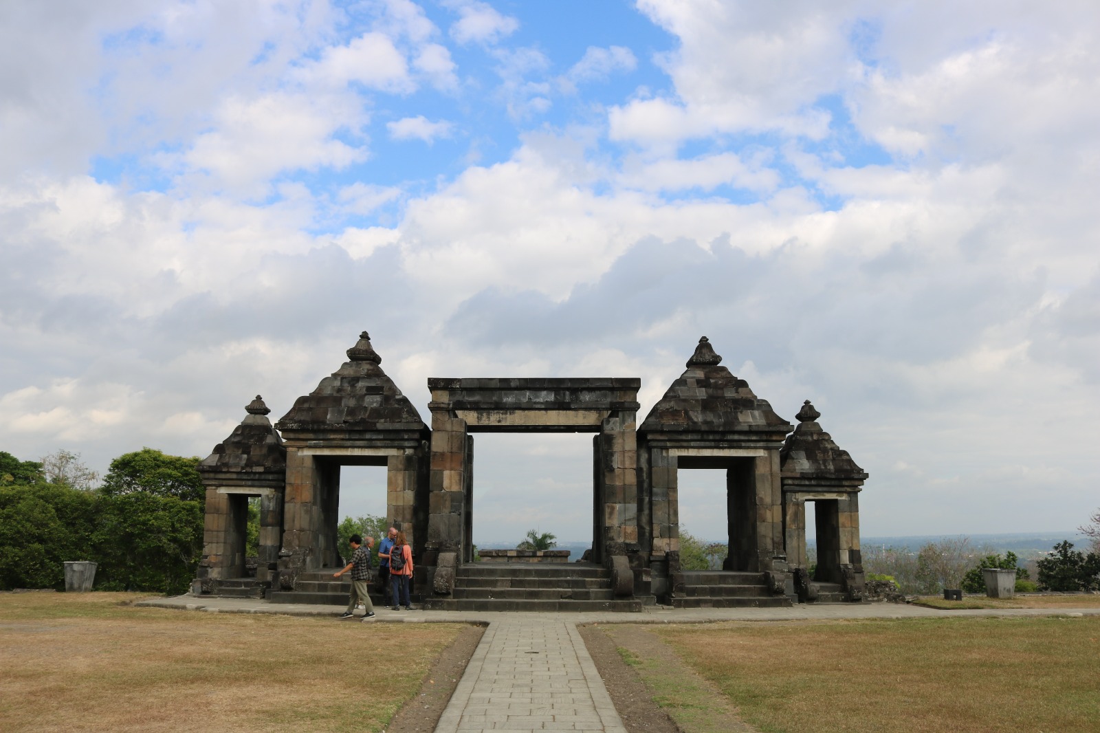 Menelisik Keindahan dan Misteri di Balik Legenda Kraton Ratu Boko