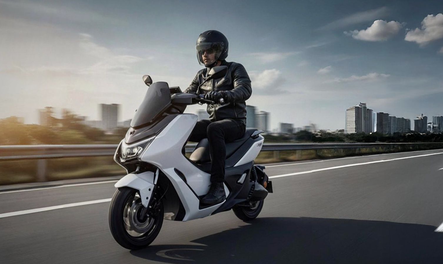 U-Winfly M100, Skuter Listrik Bergaya Retro dengan Performa Tak Terduga!