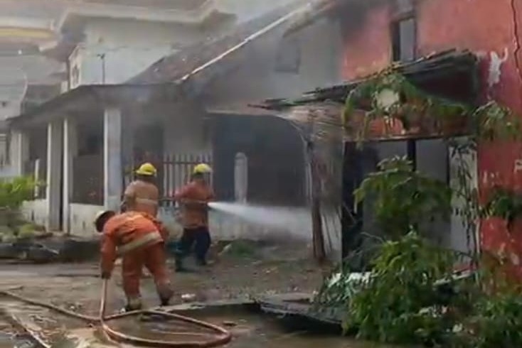 Terlelap Usai Kerja Malam, Juru Parkir Tewas Terpanggang Dalam Tragedi Kebakaran Rumah di Metro