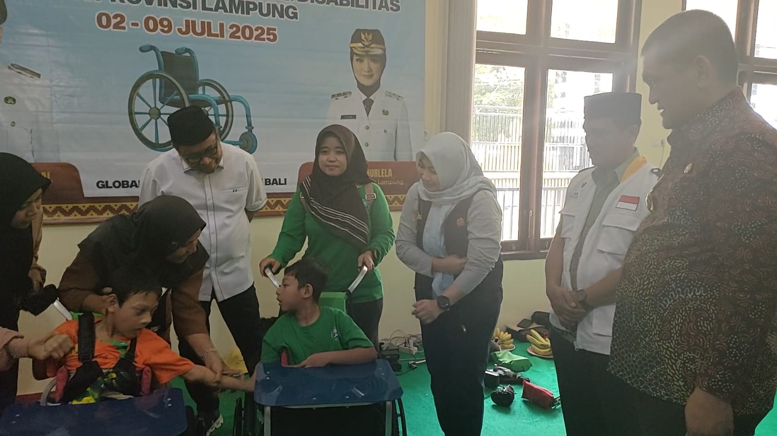 Implementasikan Misi ke 15 Gubernur Mirza, Pemprov Lampung Salurkan 170 Kursi Roda
