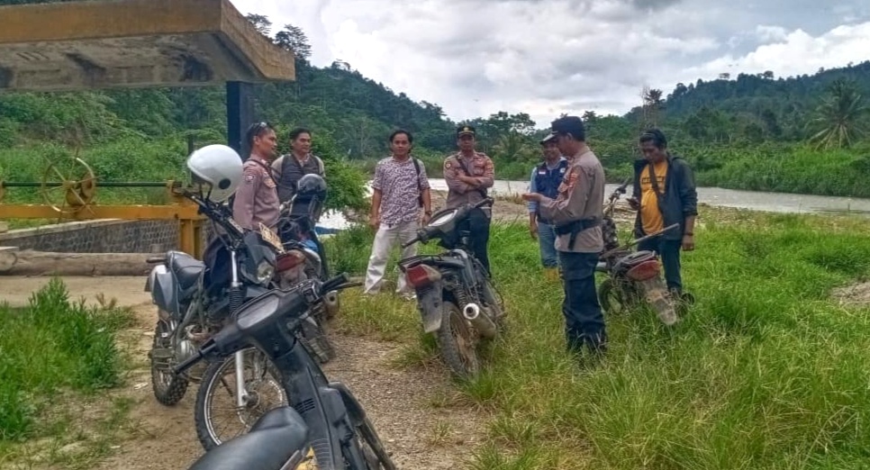 Dua Kapolsek dan Tim Gabungan Pantau Pergerakan Gajah Kelompok Bunga di Tanggamus