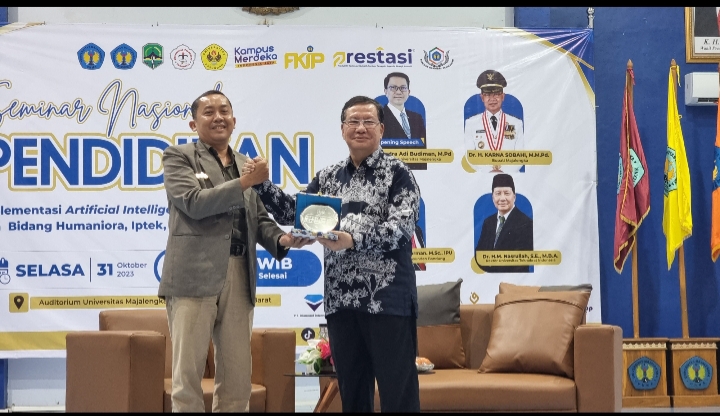 Rektor UTI Beri Materi tentang Teknologi AI pada Semnas Universitas Majalengka