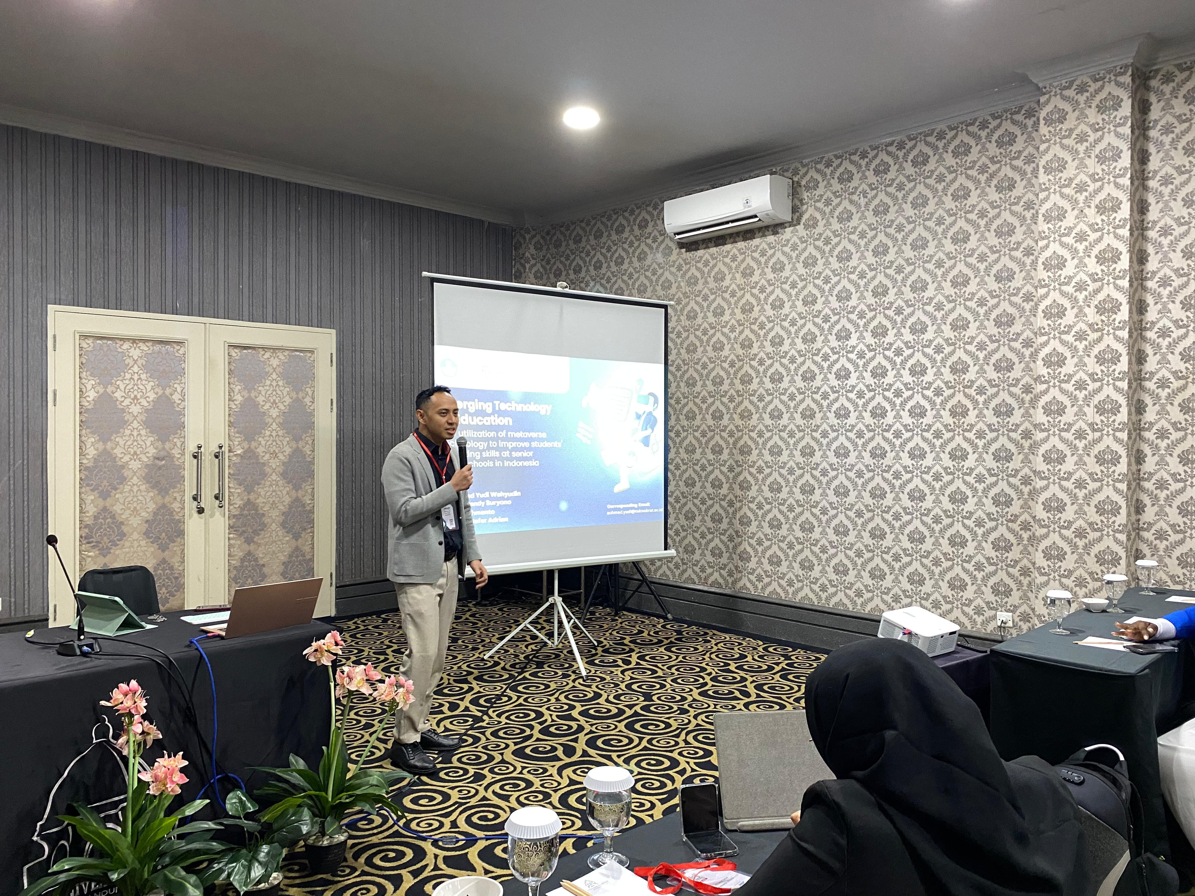 Dosen Universitas Teknokrat Indonesia Raih Best Presenter Award di Ajang Internasional