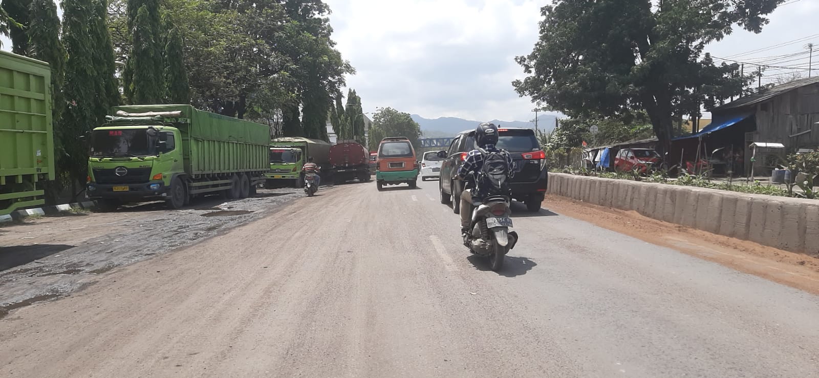 Dishub Bandar Lampung Larang Kendaraan Angkutan Berat Parkir di Bahu Jl. Yos Sudarso