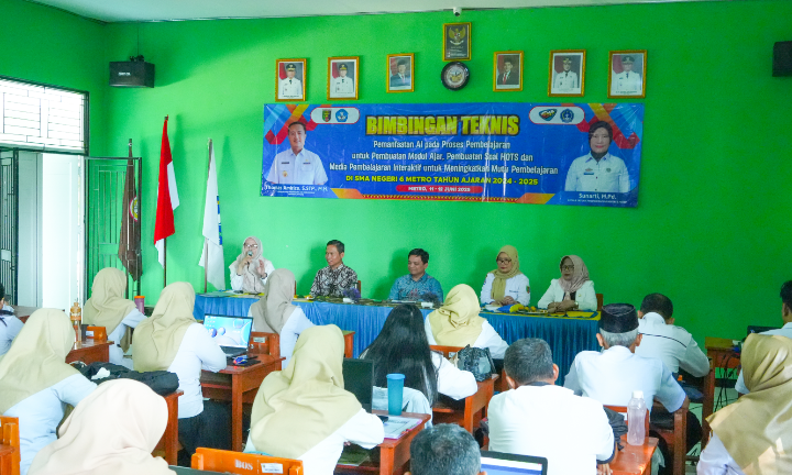 Dosen Teknokrat Indonesia Bantu Guru SMA Negeri 6 Metro Tingkatkan Kompetensi Pembelajaran